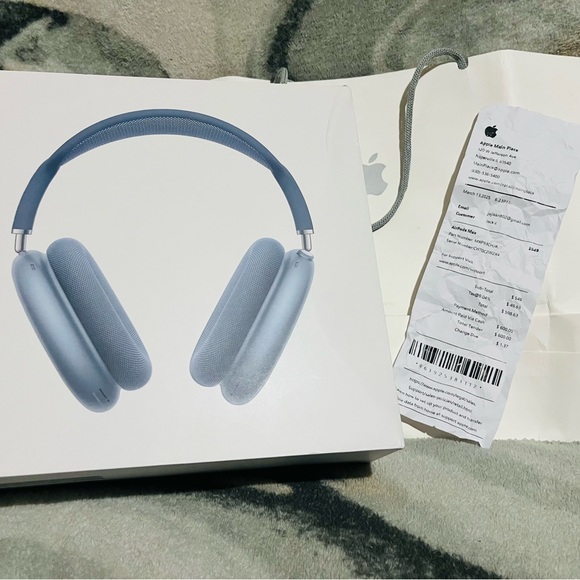 Apple Blue AirPods Max with all accessories - Picture 6 of 6